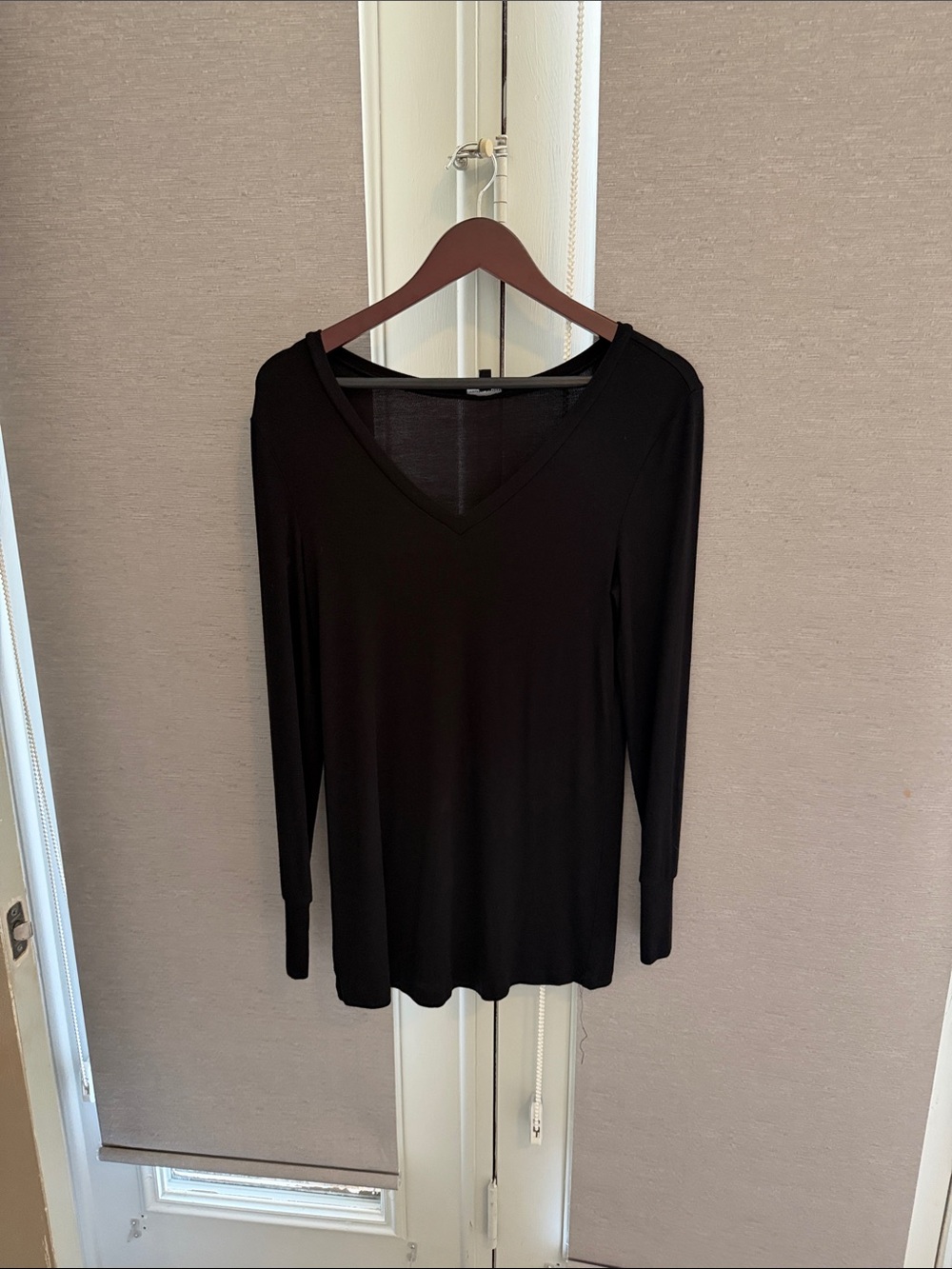 Universal Standard Women's Black V-Neck Long Sleeve Top